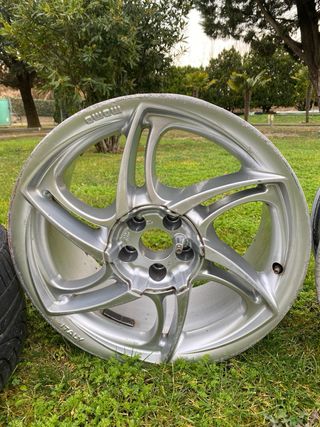 Llantas Momo Twin 17 5x100 ( vendo o cambio)