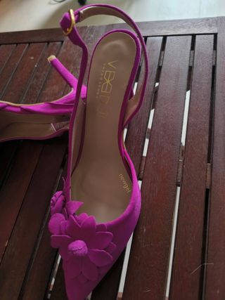 Zapatos fiesta rosa fucsia tacón alto. 