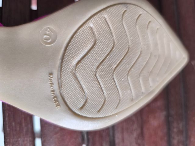 Zapatos fiesta rosa fucsia tacón alto. 