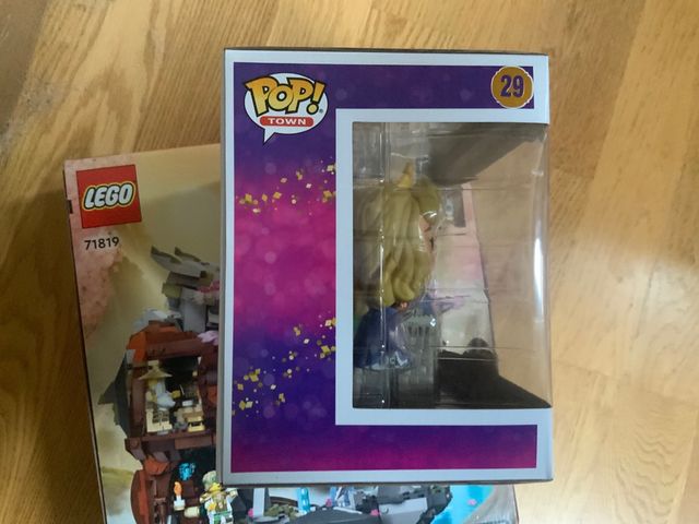 Funko pop Aurora with castle 29 disney