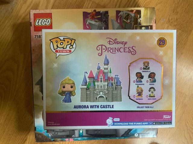 Funko pop Aurora with castle 29 disney