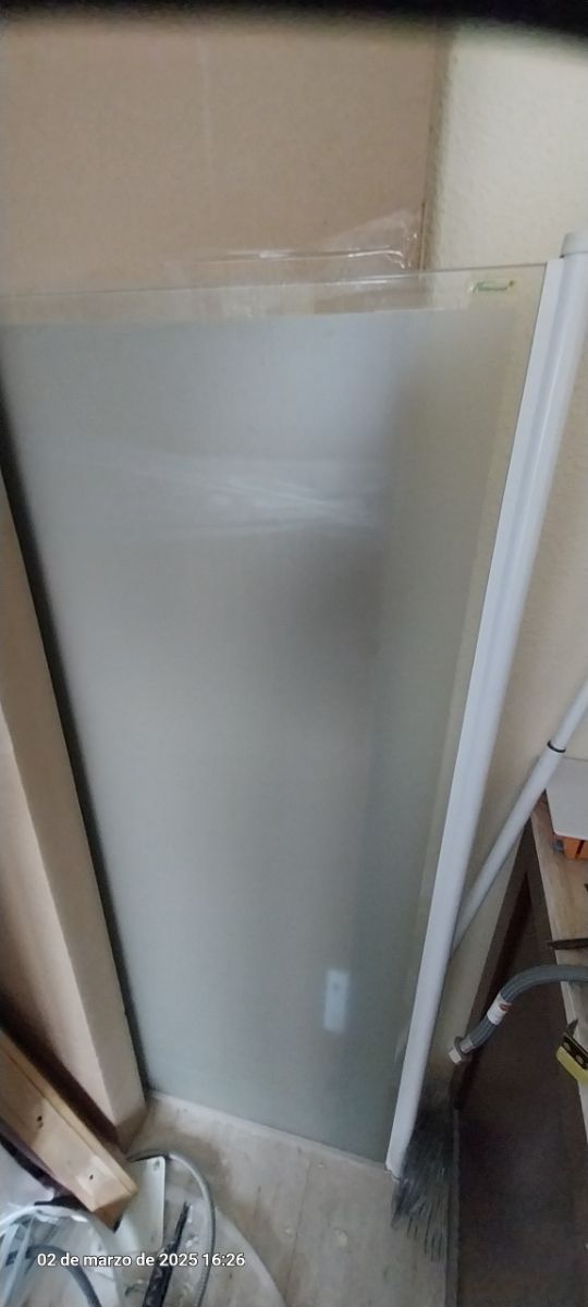 Mampara batiente para bañera 