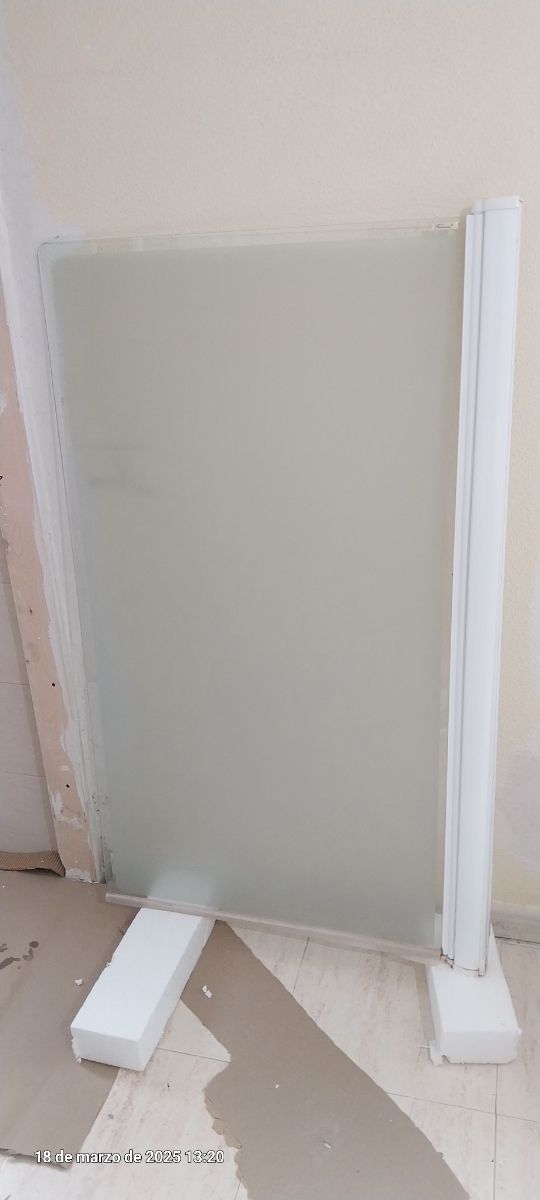 Mampara batiente para bañera 