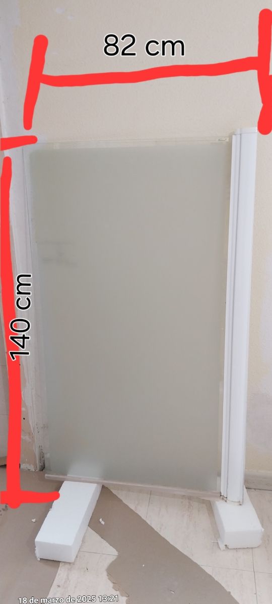 Mampara batiente para bañera 