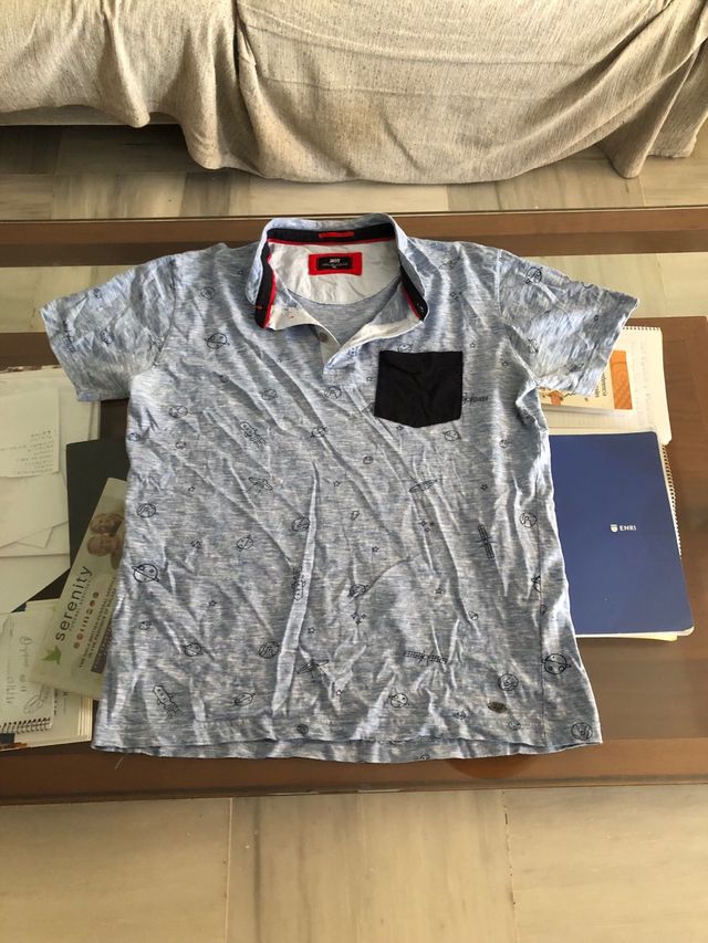 Camiseta o polo marca Inside en azul