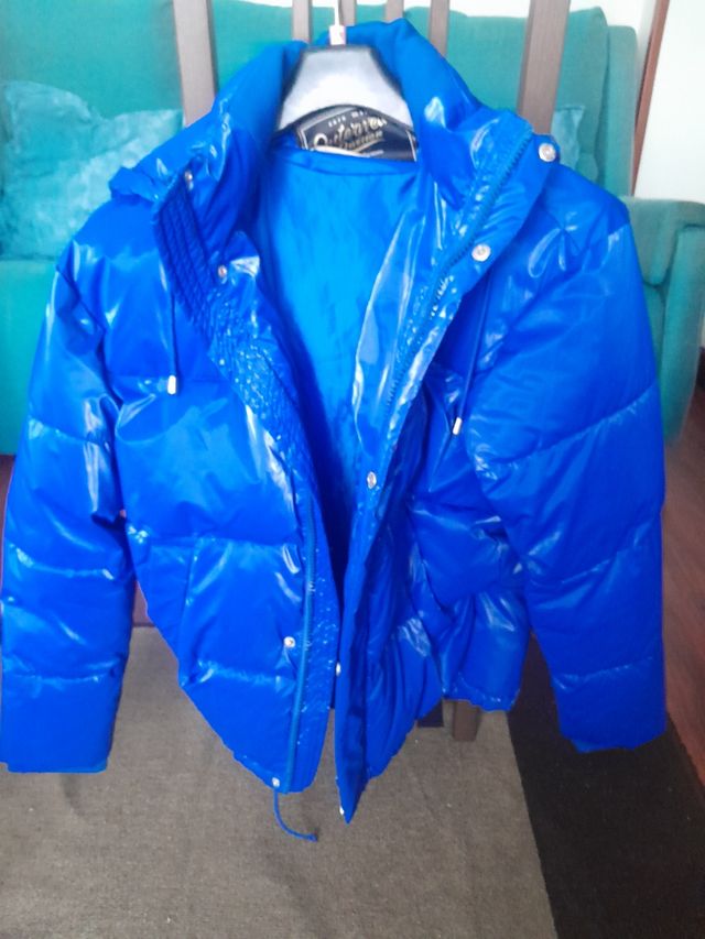 Plumifero hombre azul