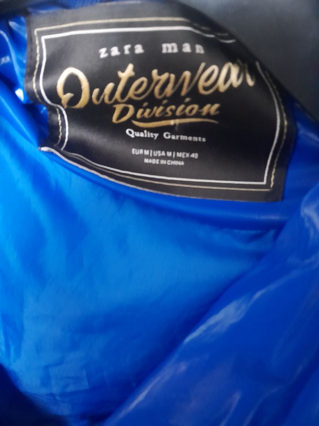 Plumifero hombre azul