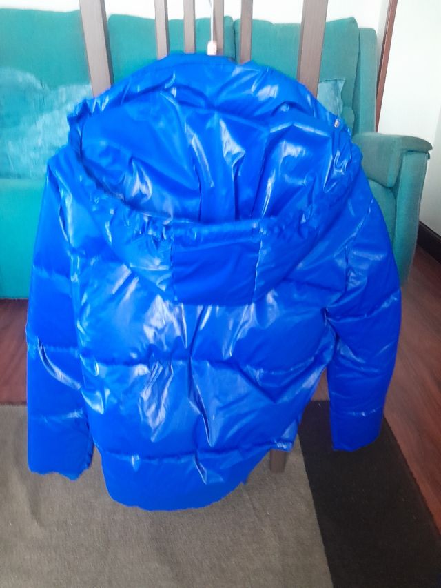 Plumifero hombre azul