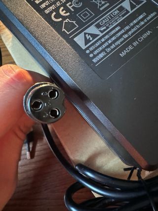 Caricabatterie autoventilato per Monopattino 