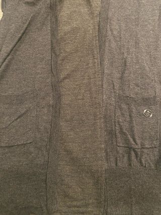 Maglia lunga grigia senza bottoni