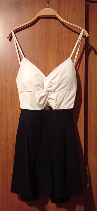 Mono corto blanco y negro