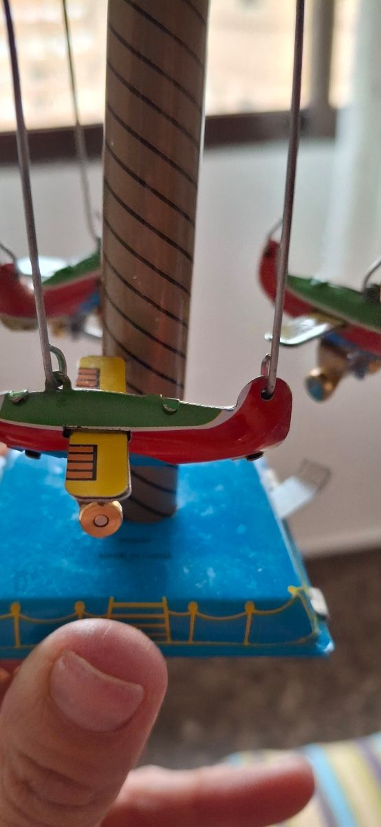 Juguete ojalálata antiguo