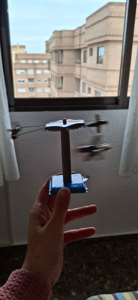 Juguete ojalálata antiguo