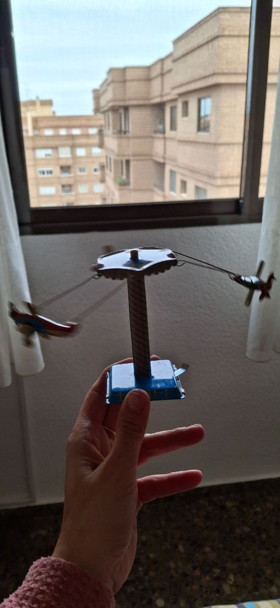 Juguete ojalálata antiguo