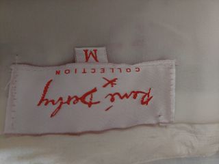 Vestido con flores bordadas