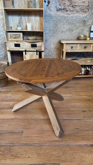 Mesa redonda de madera para exterior