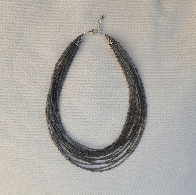 Collana di perline grigio fumè 