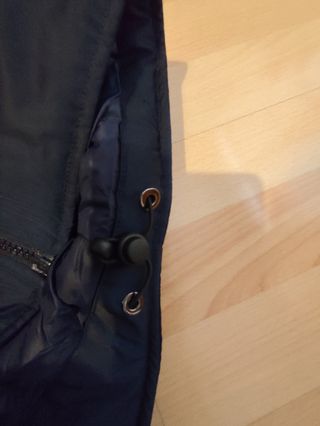 Cazadora acolchada. Negra. 2XL.