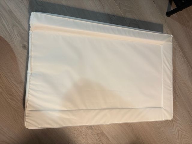 Cambiador VÄDRA Cambiador 48x74 cm y funda