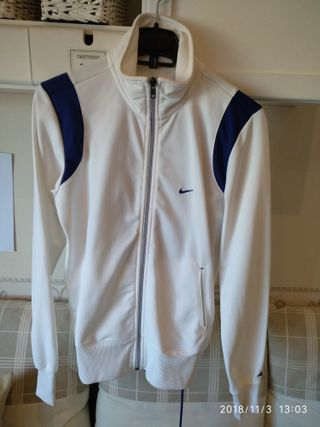 CHANDAL NIKE TALLA S, COMO NUEVO
