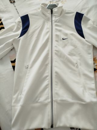 CHANDAL NIKE TALLA S, COMO NUEVO