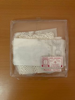 5€/pañuelo. 2 pañuelos blancos bordados