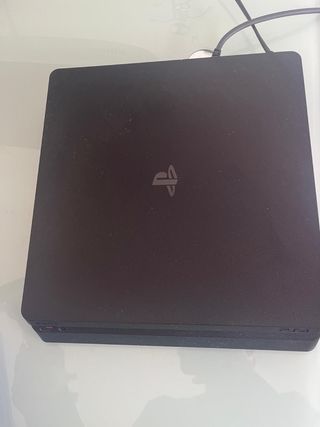 PS4 SLIM  1 TB