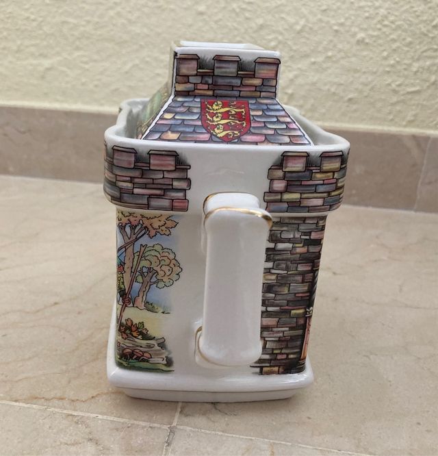 Tetera de porcelana. Sadler. Robin Hood.