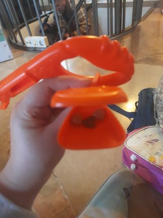 Gato FunReal con correa y chuches.