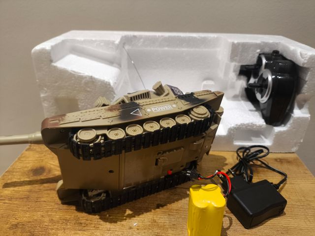 Tanque rc.dispara bla.