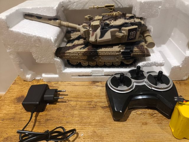 Tanque rc.dispara bla.