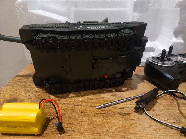 Tanque rc,dispara bolas.