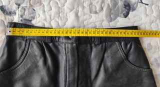 Short negros de cuero