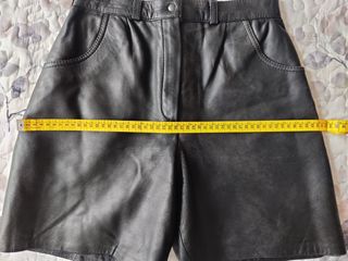 Short negros de cuero