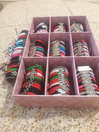 Lote 125 pulseras macrame con adorno 