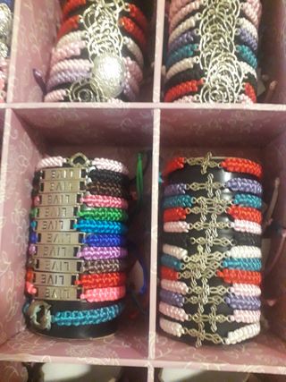 Lote 125 pulseras macrame con adorno 