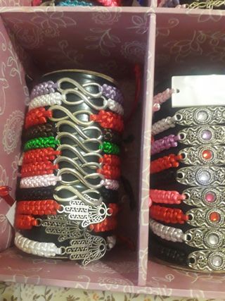 Lote 125 pulseras macrame con adorno 
