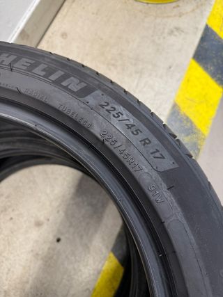 Neumatico Michelin  225/45 R17