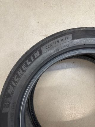 Neumatico Michelin  225/45 R17