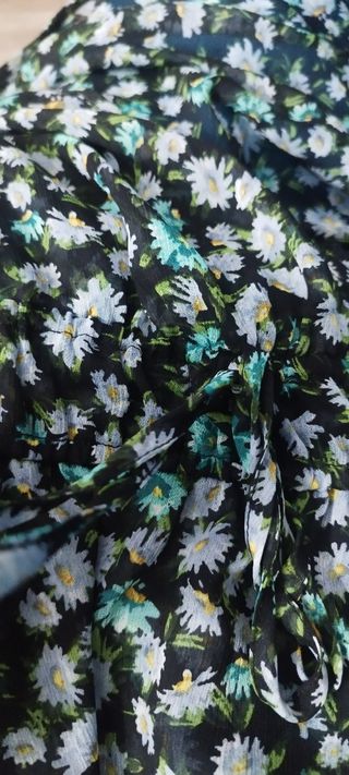 Blusa flores. Gasa. Stradivarius. TallaS