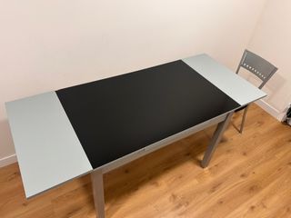 Conjunto de mesa y 4 sillas, extensible