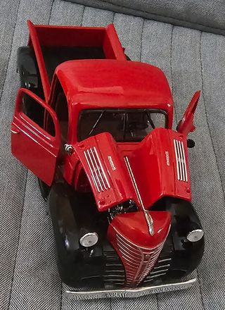 modellino Chrysler Plymouth Pick-up 1941 sc. 1:24