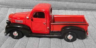 modellino Chrysler Plymouth Pick-up 1941 sc. 1:24