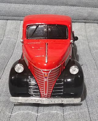 modellino Chrysler Plymouth Pick-up 1941 sc. 1:24