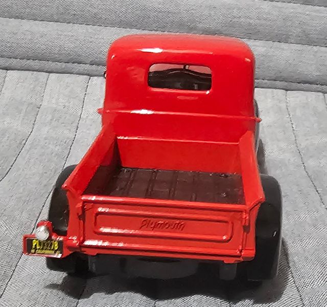 modellino Chrysler Plymouth Pick-up 1941 sc. 1:24