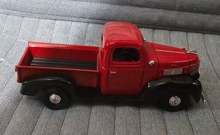 modellino Chrysler Plymouth Pick-up 1941 sc. 1:24