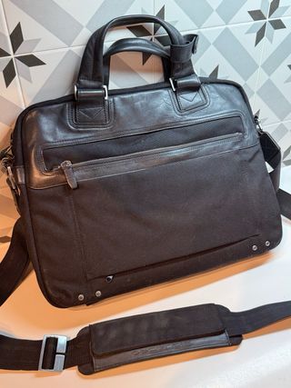 Maletín ejecutivo Piquadro de cuero y nylon