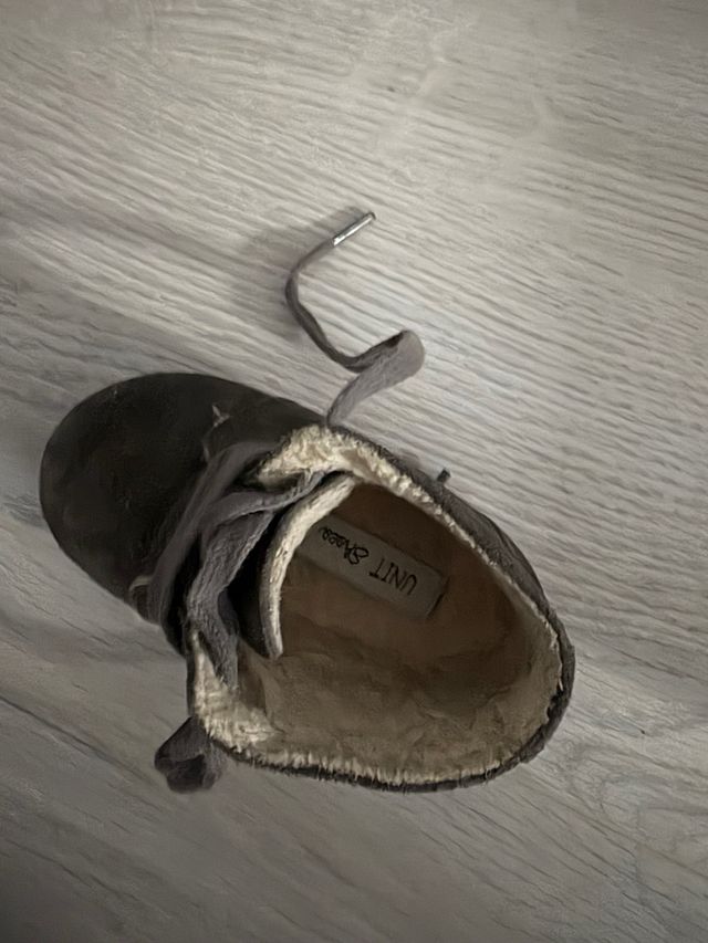 Botitas UNIT grises hipercor talla 19