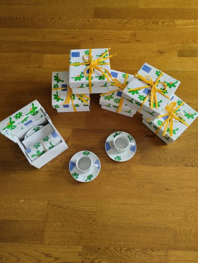 Juegos de tazas café flores.