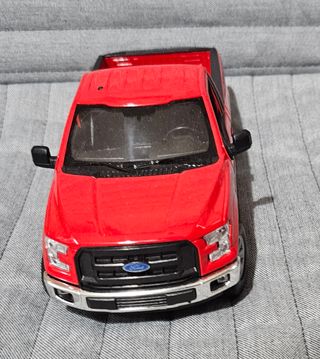 modellino Ford F-150 regular cab pick-up 2015 1:24